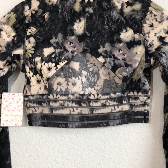 NEW! FREE PEOPLE MOVEMENT idris layer dark night print long sleeve crop top tee​ - Picture 8 of 16